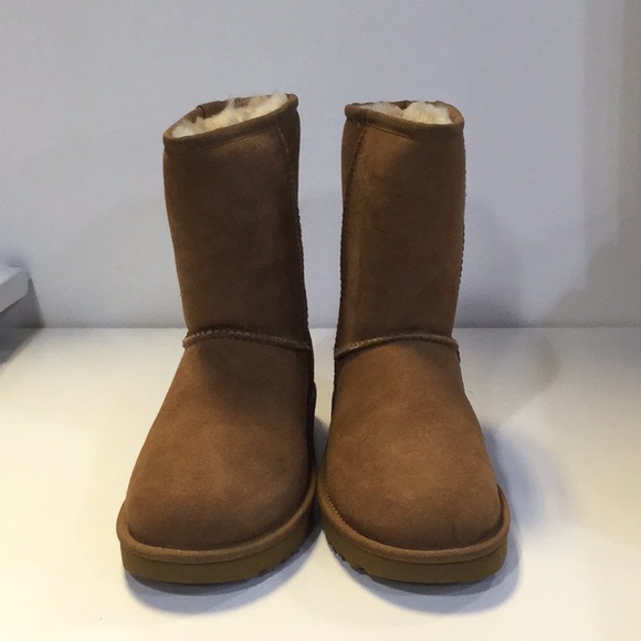 UGG Shoes - Women’s Ugg Classic Short II size 6 M